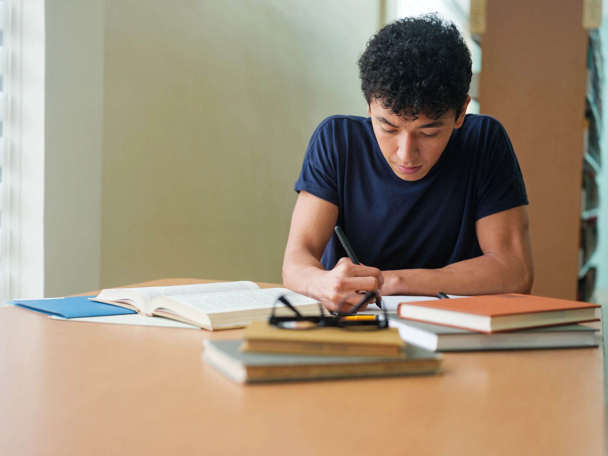 Student writing notes for memory training practice